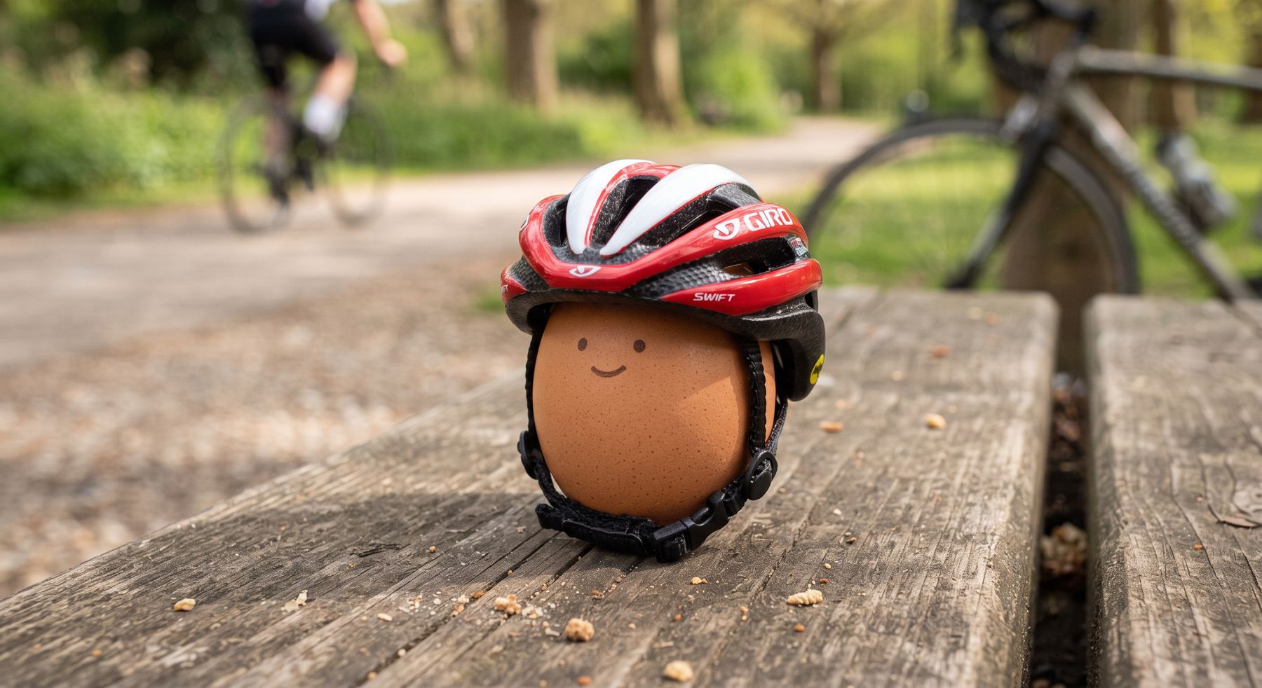Ett ägg med cykelhjälm